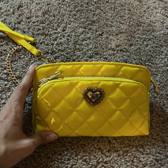Betsey Johnson small quilted yellow crossbody purse with gold tone accents - Picture 4 of 6